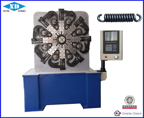 Máy tạo khuôn bằng máy tính CNC với tốc độ sản xuất được hiển thị trên màn hình